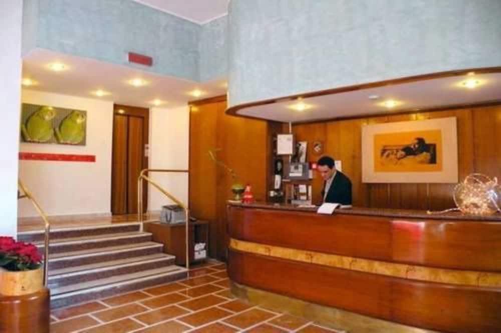 Hotel Virgilio - Milan — Foto 1
